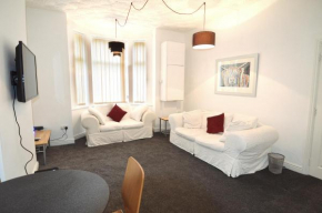 3 Person Apartment with Priv Entrance and Carpark